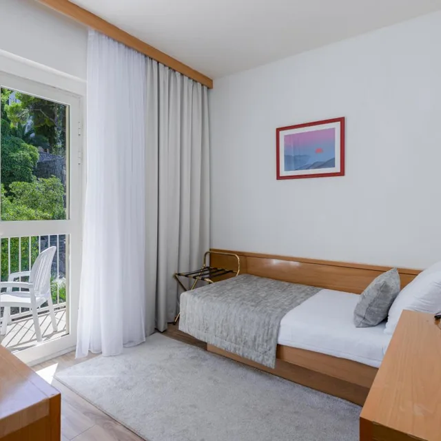 غرفة قياسية مفردة بإطلالة على المتنزه بشرفة، Splendid Hotel Dubrovnik 4/10