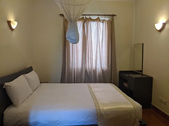 جناح تنفيذي بسرير كوين بإطلالة على المسبح بغرفة نوم واحدة، Prestige Hotel Suites 2/9