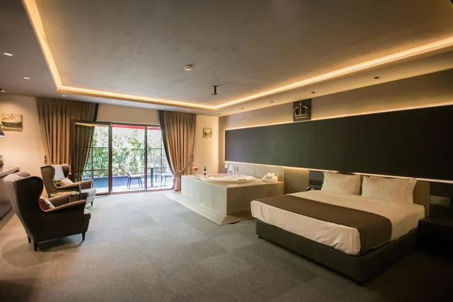 جناح بسرير كوين بشرفة بجاكوزي، Cityloft 24 Suites 1/7