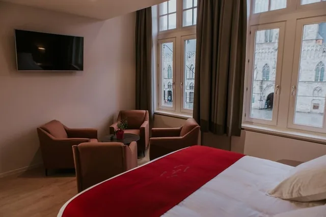 جناح جونيور بسرير كوين وسريرين منفصلين، Regina Hotel 3/4