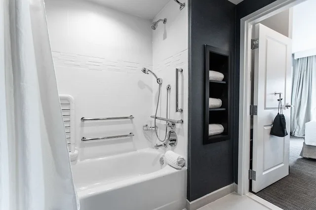 استوديو بسرير كينج مع أريكة لذوي الإعاقة، Residence Inn Tulsa Midtown 8/9