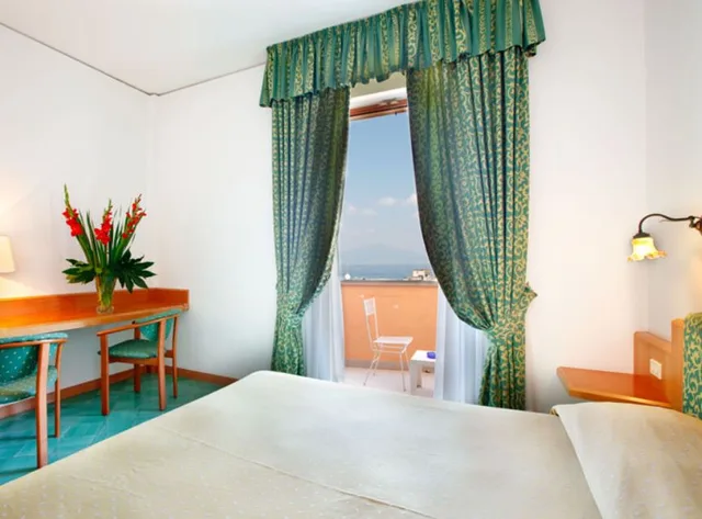 Room, Double or Twin Bed, Partial Sea View, Hotel Villa Maria 1/3