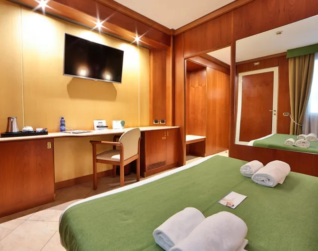غرفة كومفورت بسرير كينج بشرفة، Best Western Hotel Anthurium 4/6