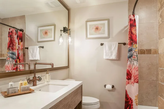 غرفة بسرير مزدوج بإطلالة على المسبح، Cliffrose Springdale, Curio Collection by Hilton 2/2