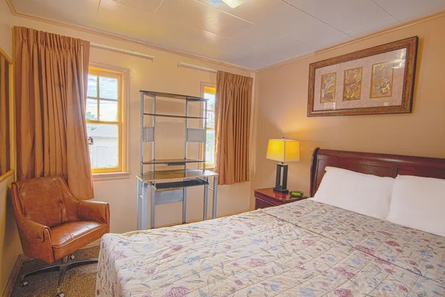 Room, 2 Double Beds, Sunflower Motel Hiawatha By OYO 3/10