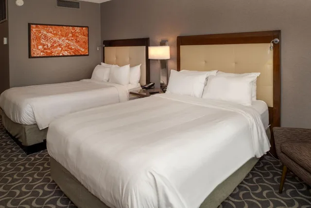 Guest Room, Standard, 2 Double Beds, Marriott St. Louis Airport 3/10