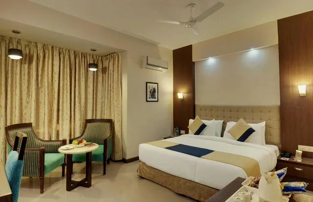 غرفة تنفيذية بسرير كينج وسريرين منفصلين، The Pamposh New Delhi 2/2