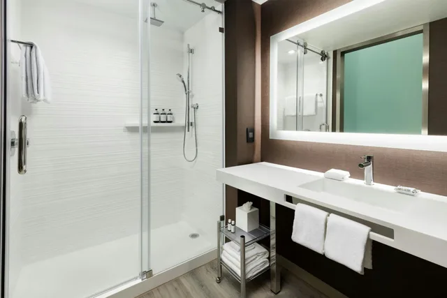 غرفة بسرير كينج مع أريكة في طابق مرتفع، AC Hotel St. Petersburg 5/6