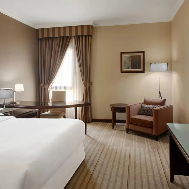 Guest Room, Executive, Queen Bed, Club Lounge Access, Sheraton Riyadh Hotel And Towers 3/5