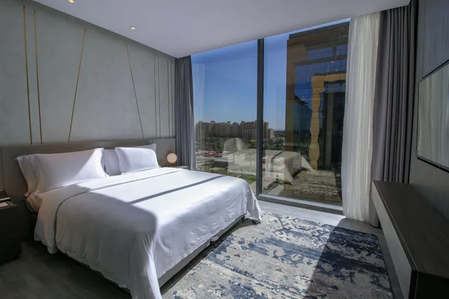 استوديو بريميوم بسرير كينج بإطلالة على البحر، فندق فيوز(Views Hotel And Residence) 1/4