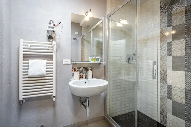 Economy, Queen Bed, Attic، Martelli 6 Suite And Apartments 5/5