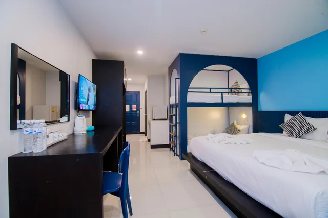 غرفة رباعية بسرير كينج وسرير بطابقين بإطلالة على الجبل، SLEEP WHALE HOTEL 1/2