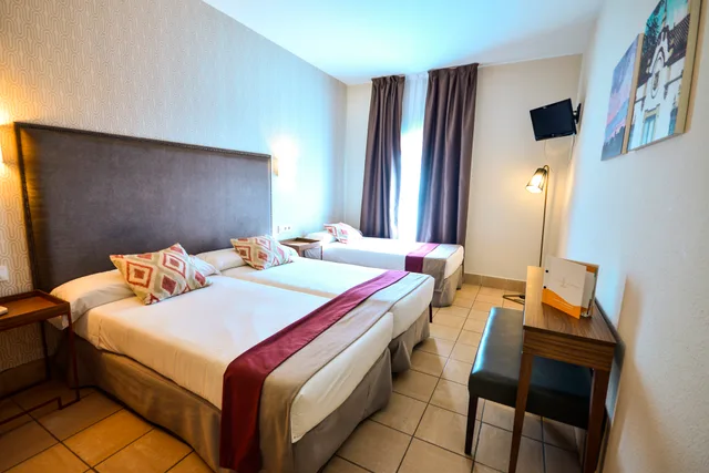 غرفة قياسية ثلاثية، Hotel Oromana 1/2