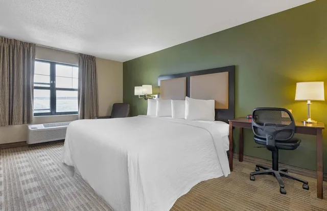 استوديو ديلوكس بسرير كينج مع أريكة، Extended Stay America - Atlanta - Alpharetta-Northpoint-West 2/9