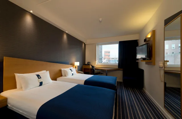 غرفة بسريرين منفصلين بإطلالة على المرفأ، Holiday Inn Express Antwerp City North 1/3