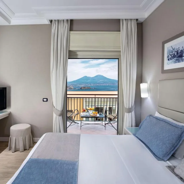 غرفة بسرير مزدوج بشرفة بإطلالة جزئية على البحر، Hotel Paradiso, Bw Signature Collection 2/8