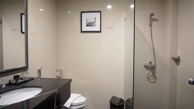 غرفة ديلوكس بسريرين منفصلين بشرفة، Mirah Hotel 10/10