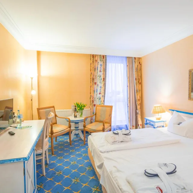 Deluxe, King Bed, Lateral Side Sea View، Rugard Thermal Strandhotel 2/4