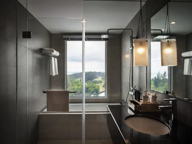 غرفة ديلوكس تنفيذية بسرير كينج بإطلالة على البحر، Pullman Miri Waterfront 7/10