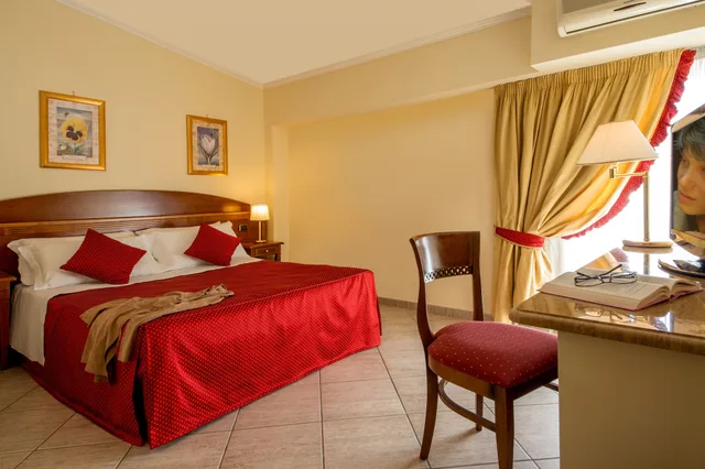 غرفة رباعية بسرير مزدوج وسريرين منفصلين، Marini Park Hotel 1/4