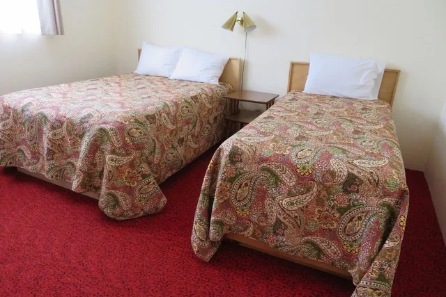 شقة بسريرين مزدوجين بـ3 غرف نوم مع أريكة، Cedars Motel 1/1