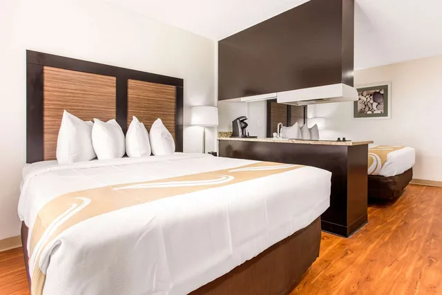 Efficiency, Suite, 2 Queen Beds، Quality Inn & Suites Myrtle Beach Near Outlets 2/4