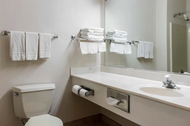 غرفة بسريرين كوين للمدخنين، Econo Lodge Carlisle Central 3/4