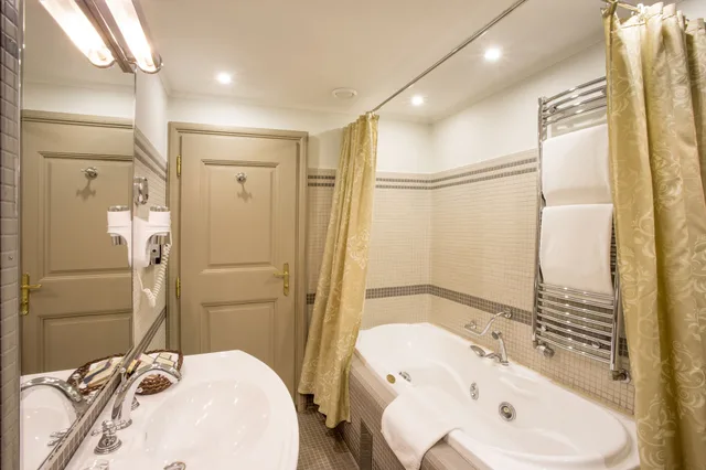 Suite, 2 King Beds, Iron Gate Hotel And Suites 10/10