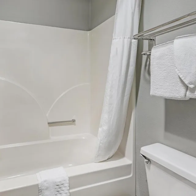 غرفة بسرير كينج للمدخنين، Best Western Inn Florence 9/10