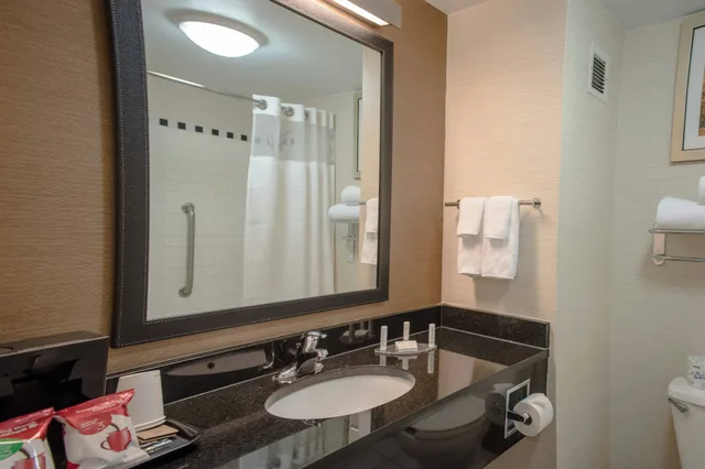 Room, Fairfield Inn And Suites Knoxville East 2/2