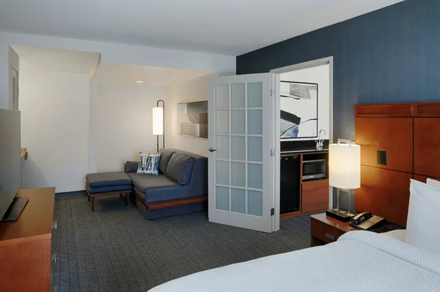 غرفة، Courtyard By Marriott Springfield Downtown 2/2