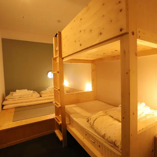 Japanese Western, Family, Bunk Beds, Hostel Tomar 1/1