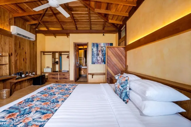 Retreat, Sunset, King Bed, Balcony، Veranda Natural Resort 1/3