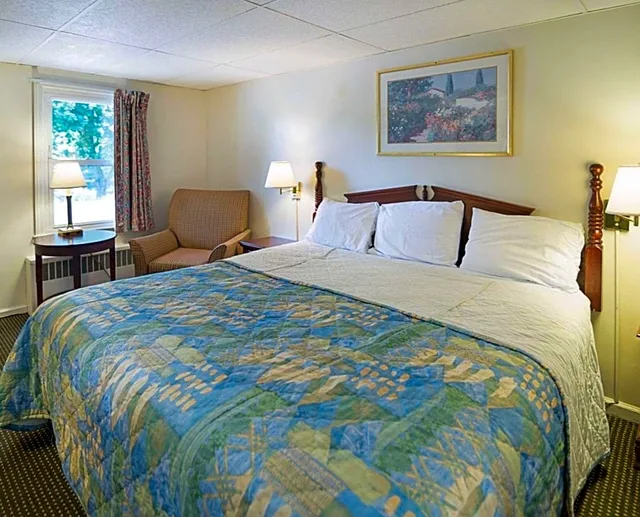 غرفة بسرير كينج لذوي الإعاقة، Econo Lodge Westminster, MA 1/2