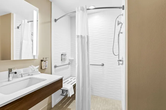 غرفة بسرير كينج لذوي الإعاقة، Holiday Inn Express Hotel And Suites Pauls Valley 2/3