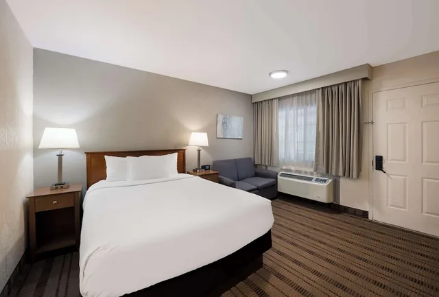 غرفة قياسية بسرير كوين بمطبخ صغير، SureStay Plus by Best Western Woodbury Inn 1/4