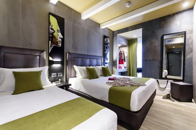 غرفة ثلاثية، Just Hotel Milano 1/3