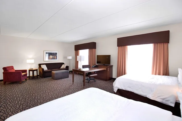 جناح استوديو بسريرين كوين لذوي الإعاقة، Hampton Inn Butler 1/1