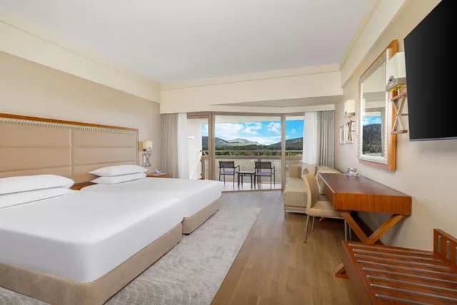 غرفة بسرير مزدوج بإطلالة على الحديقة، Hilton Dalaman Sarigerme Resort & Golf 1/5