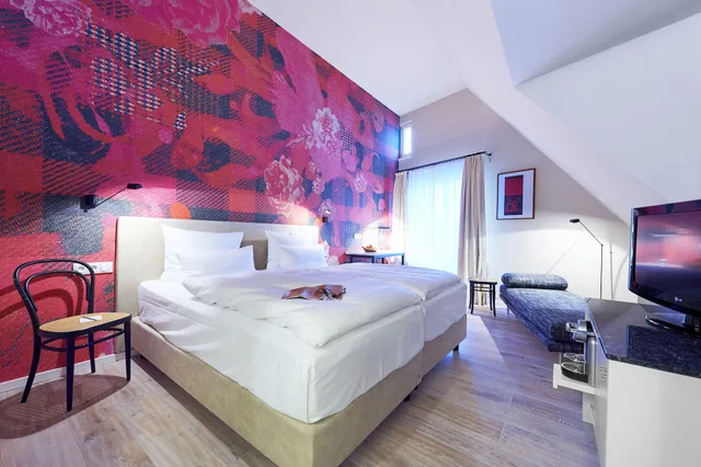 Room, Double Bed, Large, Hotel Schwanen Metzingen 3/10