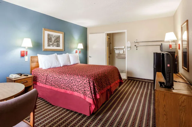 غرفة بسريرين مزدوجين للمدخنين، Days Inn by Wyndham Nashville North Opryland Area 2/3