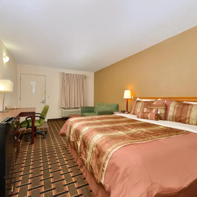 غرفة بزنس بسرير كينج، Americas Best Value Inn Nashville Downtown 2/4