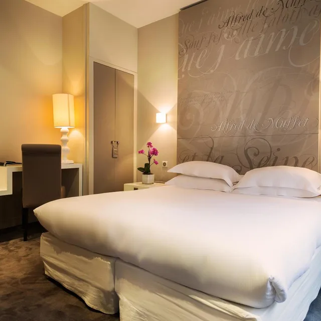 Executive, Double Bed, Eiffel View، Hotel Chambellan Morgane 1/7