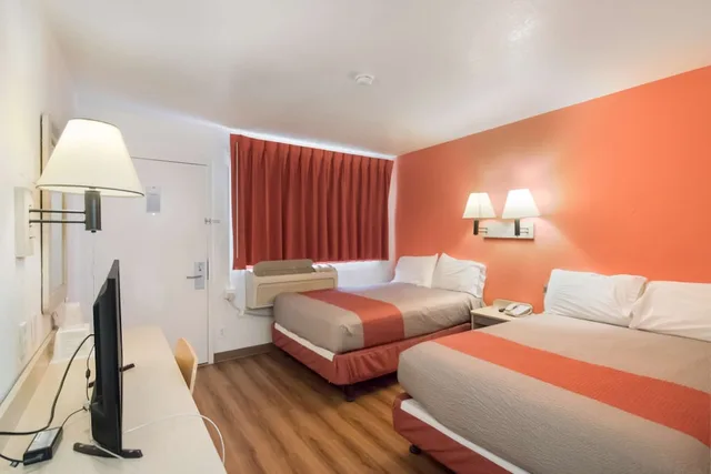 غرفة بسريرين مزدوجين، Motel6 Moses Lake, WA 1/8