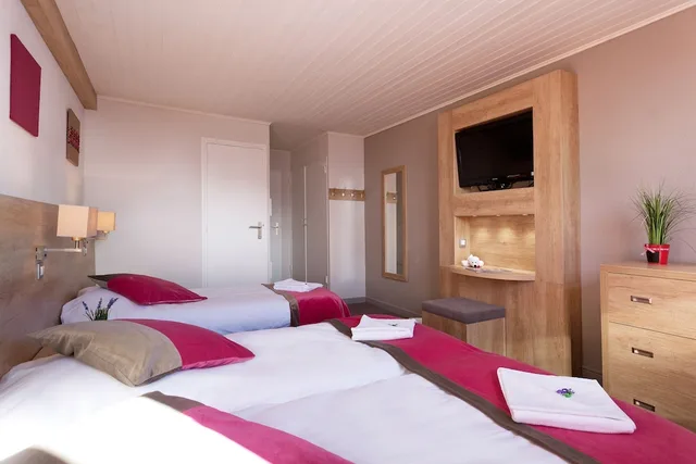 غرفة ثلاثية بسرير مزدوج بشرفة، HOTEL CLUB MMV LE PANORAMA 1/4
