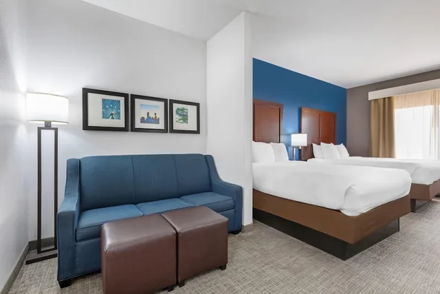 Room, 2 Queen Beds, Sofa, Comfort Suites Dfw N Grapevine 1/7