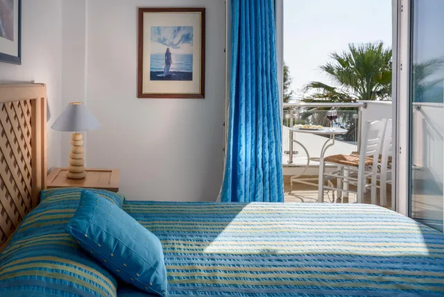 غرفة بسرير مزدوج بإطلالة على البحر بشرفة، Alesahne Beach Hotel 3/10