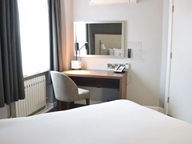 Family Suite, King Bed, Garner Hotel Preston Samlesbury 2/4