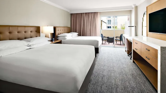 غرفة بسريرين كوين بشرفة، HYATT REGENCY VALENCIA 1/5