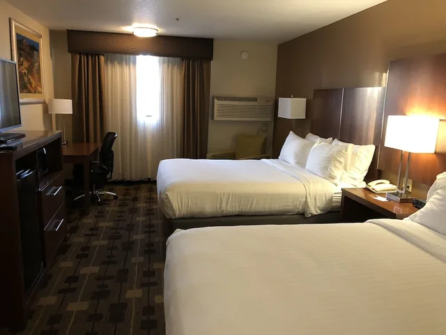 غرفة قياسية بسريرين كوين لذوي الإعاقة، Holiday Inn Express Hotel & Suites Corning 2/5